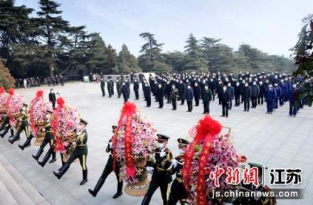 徐州市举行向淮海战役革命烈士敬献花篮仪式